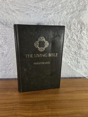 The Living Bible Paraphrased 1971 Tyndale House Vintage Green Hardcover Edition